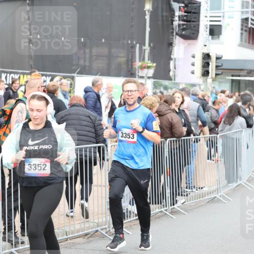 12.06.2026 - Holstenköstenlauf Andreas Tolksdorf http://msf.ph/oto/9745361 12.06.2026 18:05:56 Laufen 3353, 3352, 4078 meine-sportfotos.de