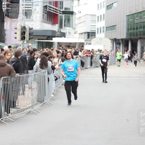 12.06.2026 - Holstenköstenlauf Andreas Tolksdorf http://msf.ph/oto/9745513 12.06.2026 18:09:08 Laufen 4581 meine-sportfotos.de