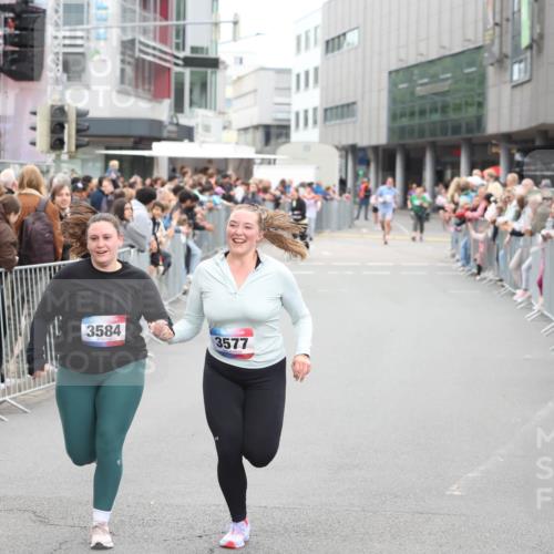 12.06.2026 - Holstenköstenlauf Andreas Tolksdorf http://msf.ph/oto/9745577 12.06.2026 18:10:53 Laufen 3584, 3577 meine-sportfotos.de
