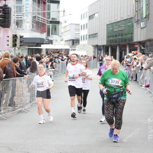 12.06.2026 - Holstenköstenlauf Andreas Tolksdorf http://msf.ph/oto/9745595 12.06.2026 18:11:16 Laufen 4215, 4206, 13, 3739 meine-sportfotos.de