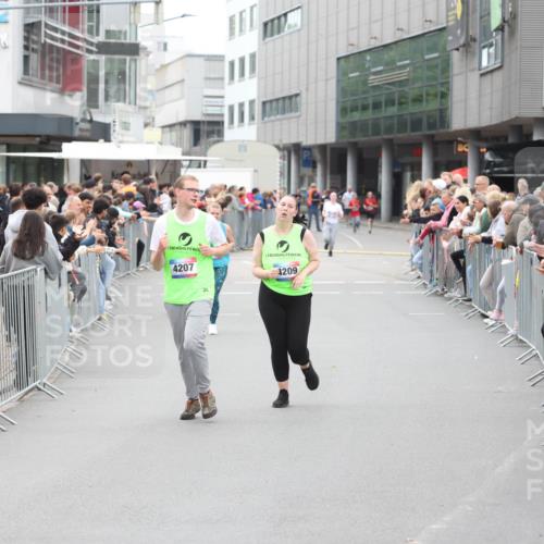 12.06.2026 - Holstenköstenlauf Andreas Tolksdorf http://msf.ph/oto/9745602 12.06.2026 18:11:30 Laufen 4207, 4209 meine-sportfotos.de