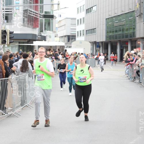 12.06.2026 - Holstenköstenlauf Andreas Tolksdorf http://msf.ph/oto/9745603 12.06.2026 18:11:31 Laufen 4207, 452, 4643, 4209, 26 meine-sportfotos.de