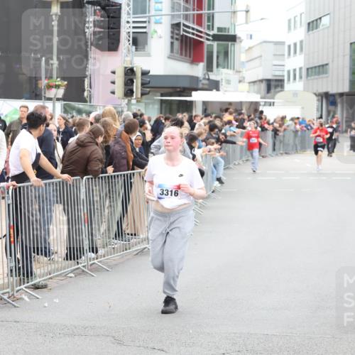 12.06.2026 - Holstenköstenlauf Andreas Tolksdorf http://msf.ph/oto/9745611 12.06.2026 18:11:44 Laufen 14, 11, 2, 3316 meine-sportfotos.de