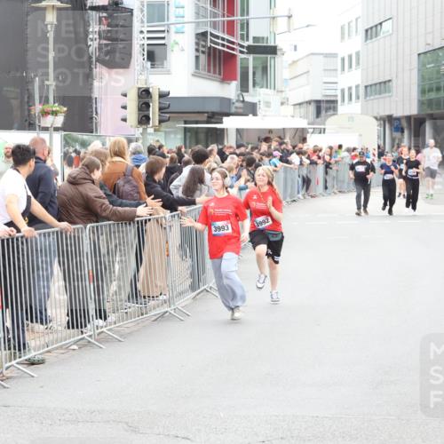 12.06.2026 - Holstenköstenlauf Andreas Tolksdorf http://msf.ph/oto/9745613 12.06.2026 18:11:51 Laufen 3993, 3992 meine-sportfotos.de