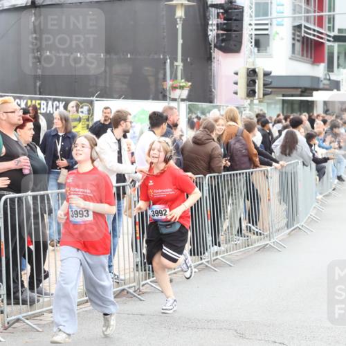 12.06.2026 - Holstenköstenlauf Andreas Tolksdorf http://msf.ph/oto/9745616 12.06.2026 18:11:54 Laufen 3993, 3992 meine-sportfotos.de