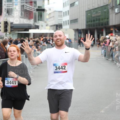 12.06.2026 - Holstenköstenlauf Andreas Tolksdorf http://msf.ph/oto/9745632 12.06.2026 18:12:09 Laufen 3441, 3442 meine-sportfotos.de