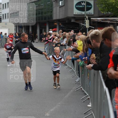 12.06.2026 - Holstenköstenlauf Andreas Tolksdorf http://msf.ph/oto/9745664 12.06.2026 18:13:21 Laufen 4750, 4859, 4861 meine-sportfotos.de