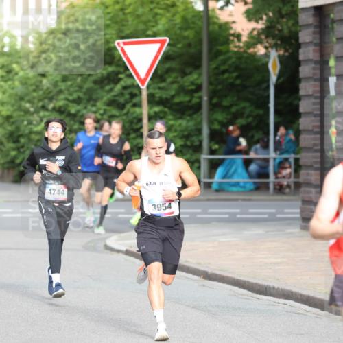 12.06.2026 - Holstenköstenlauf Andreas Tolksdorf http://msf.ph/oto/9745722 12.06.2026 19:07:47 Laufen 4744, 13, 3954, 3040 meine-sportfotos.de