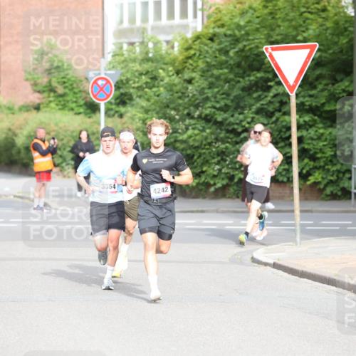12.06.2026 - Holstenköstenlauf Andreas Tolksdorf http://msf.ph/oto/9745751 12.06.2026 19:08:07 Laufen 3354, 4242 meine-sportfotos.de