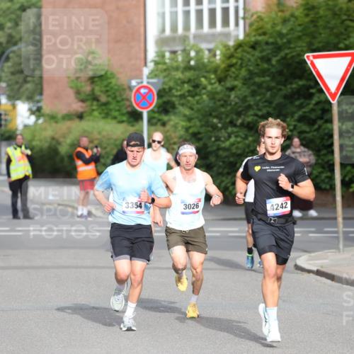 12.06.2026 - Holstenköstenlauf Andreas Tolksdorf http://msf.ph/oto/9745753 12.06.2026 19:08:08 Laufen 3354, 3026, 4242 meine-sportfotos.de