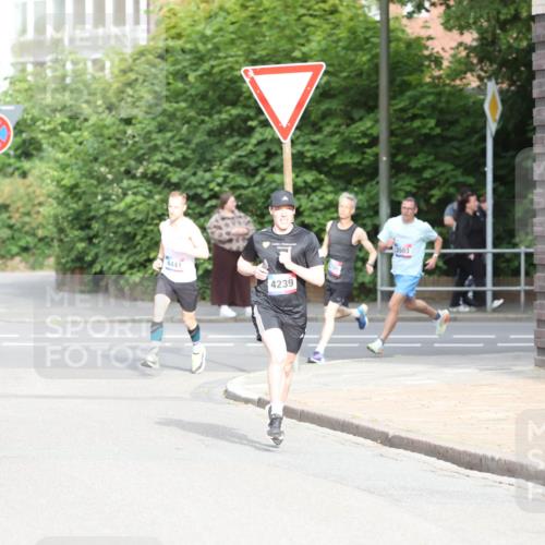 12.06.2026 - Holstenköstenlauf Andreas Tolksdorf http://msf.ph/oto/9745769 12.06.2026 19:08:19 Laufen 4441, 3437, 4239, 3503 meine-sportfotos.de