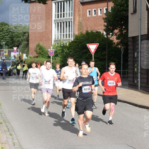 12.06.2026 - Holstenköstenlauf Andreas Tolksdorf http://msf.ph/oto/9745782 12.06.2026 19:08:36 Laufen 1906, 4640, 253, 4932, 4432, 3420, 4830 meine-sportfotos.de