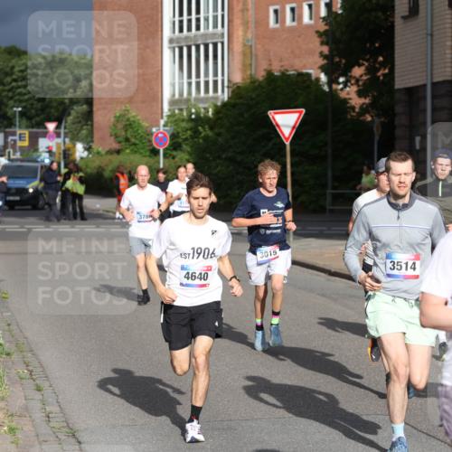 12.06.2026 - Holstenköstenlauf Andreas Tolksdorf http://msf.ph/oto/9745790 12.06.2026 19:08:39 Laufen 3786, 1906, 4640, 3015, 3514, 32 meine-sportfotos.de