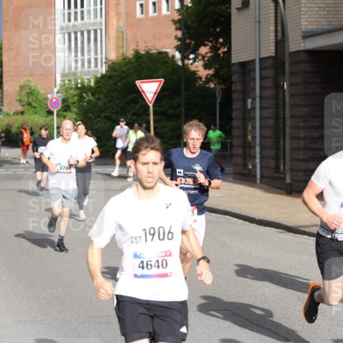 12.06.2026 - Holstenköstenlauf Andreas Tolksdorf http://msf.ph/oto/9745793 12.06.2026 19:08:40 Laufen 3786, 1906, 4640, 3748 meine-sportfotos.de