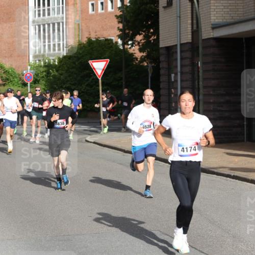 12.06.2026 - Holstenköstenlauf Andreas Tolksdorf http://msf.ph/oto/9745801 12.06.2026 19:08:44 Laufen 3838, 4528, 4174 meine-sportfotos.de