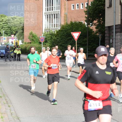 12.06.2026 - Holstenköstenlauf Andreas Tolksdorf http://msf.ph/oto/9745822 12.06.2026 19:08:55 Laufen 4648, 3380, 4175, 39, 3656, 4314, 429 meine-sportfotos.de