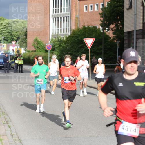 12.06.2026 - Holstenköstenlauf Andreas Tolksdorf http://msf.ph/oto/9745823 12.06.2026 19:08:55 Laufen 4648, 3380, 4175, 4314, 56 meine-sportfotos.de