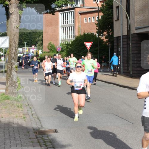 12.06.2026 - Holstenköstenlauf Andreas Tolksdorf http://msf.ph/oto/9745857 12.06.2026 19:09:15 Laufen 4413, 4438, 4193, 4181, 4192, 290 meine-sportfotos.de