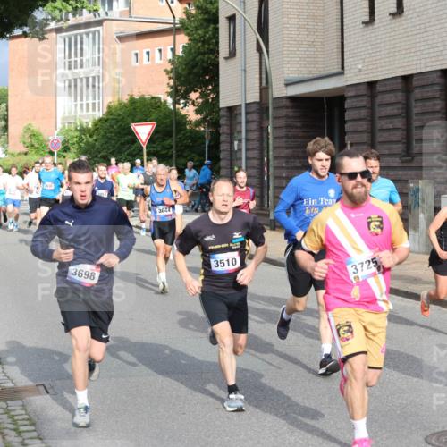 12.06.2026 - Holstenköstenlauf Andreas Tolksdorf http://msf.ph/oto/9745888 12.06.2026 19:09:36 Laufen 3930, 3698, 3051, 111, 3044, 3510, 3725, 3103, 423 meine-sportfotos.de