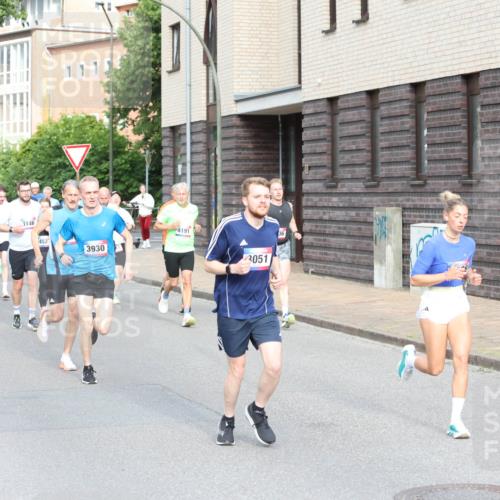 12.06.2026 - Holstenköstenlauf Andreas Tolksdorf http://msf.ph/oto/9745893 12.06.2026 19:09:40 Laufen 4115, 3146, 50, 1115, 4527, 3930, 4191, 3051, 10, 06, 15, 06, 26 meine-sportfotos.de