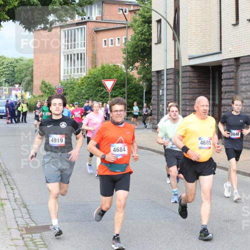 12.06.2026 - Holstenköstenlauf Andreas Tolksdorf http://msf.ph/oto/9745931 12.06.2026 19:10:01 Laufen 4919, 3839, 4685, 4684, 3848, 30, 4 meine-sportfotos.de
