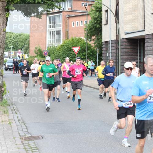 12.06.2026 - Holstenköstenlauf Andreas Tolksdorf http://msf.ph/oto/9745940 12.06.2026 19:10:06 Laufen 4840, 3839, 827, 4588, 3501 meine-sportfotos.de