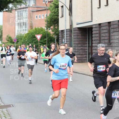 12.06.2026 - Holstenköstenlauf Andreas Tolksdorf http://msf.ph/oto/9745966 12.06.2026 19:10:19 Laufen 4565, 3302, 4719, 3132 meine-sportfotos.de