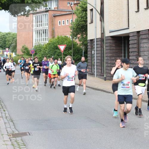 12.06.2026 - Holstenköstenlauf Andreas Tolksdorf http://msf.ph/oto/9745971 12.06.2026 19:10:26 Laufen 3975, 3112, 4516, 3236, 19, 73, 3758 meine-sportfotos.de
