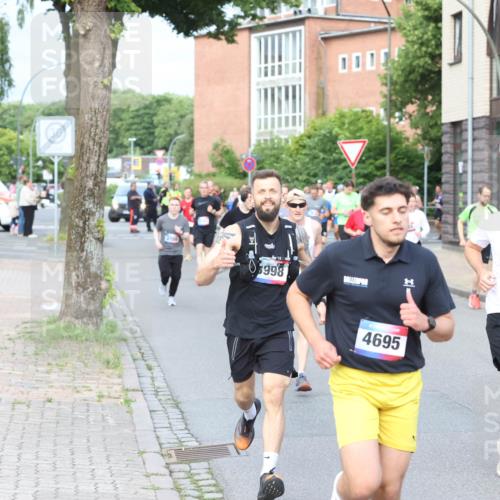 12.06.2026 - Holstenköstenlauf Andreas Tolksdorf http://msf.ph/oto/9745988 12.06.2026 19:10:36 Laufen 3709, 0998, 4187, 417, 4695 meine-sportfotos.de