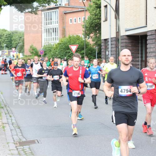 12.06.2026 - Holstenköstenlauf Andreas Tolksdorf http://msf.ph/oto/9746001 12.06.2026 19:10:44 Laufen 4610, 11, 44, 4241, 3705, 3595, 4879, 4794, 3187, 443 meine-sportfotos.de
