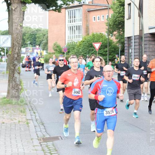 12.06.2026 - Holstenköstenlauf Andreas Tolksdorf http://msf.ph/oto/9746017 12.06.2026 19:10:50 Laufen 3021, 475, 3062, 3524, 3563, 4518, 106, 4551 meine-sportfotos.de