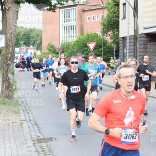12.06.2026 - Holstenköstenlauf Andreas Tolksdorf http://msf.ph/oto/9746021 12.06.2026 19:10:52 Laufen 3021, 3151, 3563, 3106, 4921, 3062, 4 meine-sportfotos.de