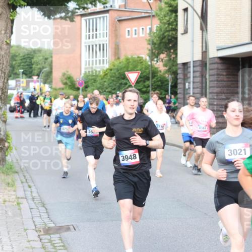12.06.2026 - Holstenköstenlauf Andreas Tolksdorf http://msf.ph/oto/9746026 12.06.2026 19:10:55 Laufen 4752, 36, 3948, 3716, 4383, 3021, 4157 meine-sportfotos.de