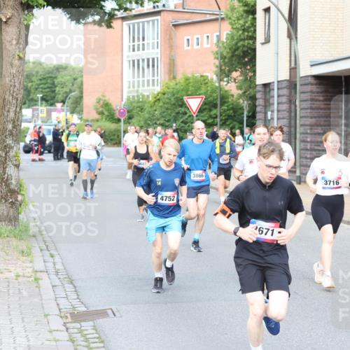 12.06.2026 - Holstenköstenlauf Andreas Tolksdorf http://msf.ph/oto/9746029 12.06.2026 19:10:56 Laufen 14, 3866, 4752, 2671, 443, 3716, 4383 meine-sportfotos.de
