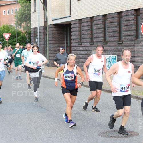 12.06.2026 - Holstenköstenlauf Andreas Tolksdorf http://msf.ph/oto/9746037 12.06.2026 19:11:01 Laufen 3194, 321, 4890, 3147, 4891, 4829, 4443, 10, 06, 15, 06, 26, 4420, 682 meine-sportfotos.de