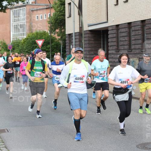 12.06.2026 - Holstenköstenlauf Andreas Tolksdorf http://msf.ph/oto/9746040 12.06.2026 19:11:03 Laufen 4121, 37, 3637, 3194, 000, 3215, 3824, 491, 4890, 4891, 4625, 10, 06 meine-sportfotos.de