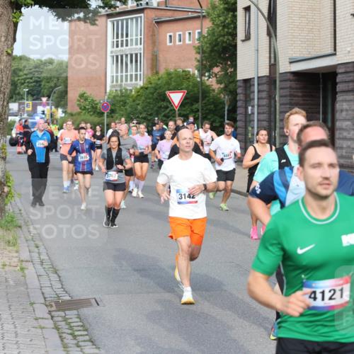12.06.2026 - Holstenköstenlauf Andreas Tolksdorf http://msf.ph/oto/9746051 12.06.2026 19:11:09 Laufen 350, 3935, 3767, 3142, 4881, 4121, 4593 meine-sportfotos.de