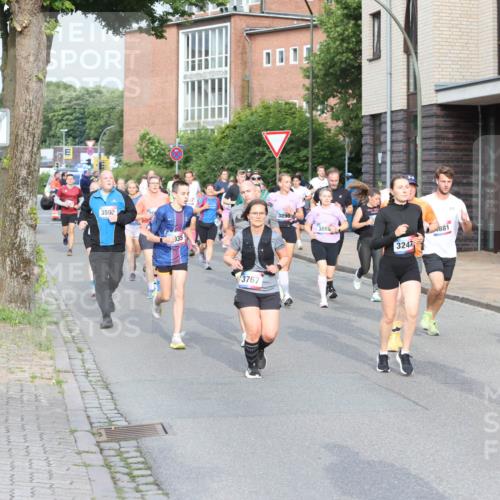 12.06.2026 - Holstenköstenlauf Andreas Tolksdorf http://msf.ph/oto/9746054 12.06.2026 19:11:10 Laufen 3502, 135, 3890, 3668, 3767, 881, 3247, 51 meine-sportfotos.de