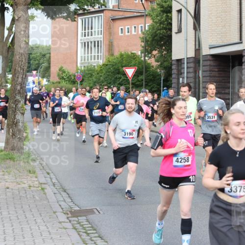 12.06.2026 - Holstenköstenlauf Andreas Tolksdorf http://msf.ph/oto/9746069 12.06.2026 19:11:20 Laufen 3708, 3174, 3763, 4363, 3120, 3190, 095, 3531, 17, 17, 4258, 10, 3375, 3566, 32 meine-sportfotos.de