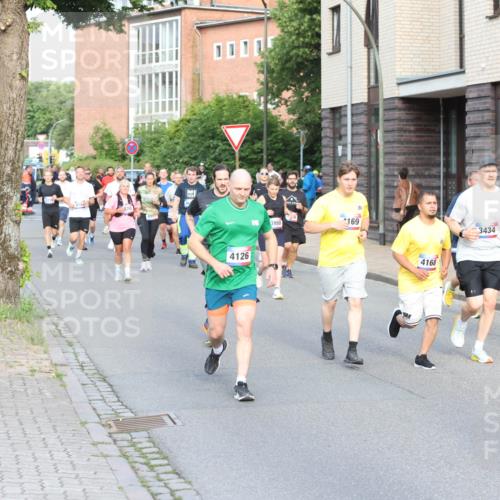 12.06.2026 - Holstenköstenlauf Andreas Tolksdorf http://msf.ph/oto/9746147 12.06.2026 19:12:13 Laufen 4126, 3950, 169, 4168, 3434, 4243, 3804 meine-sportfotos.de