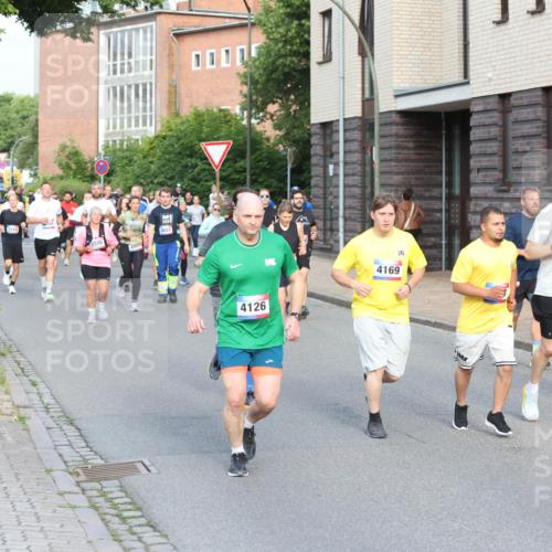 12.06.2026 - Holstenköstenlauf Andreas Tolksdorf http://msf.ph/oto/9746149 12.06.2026 19:12:14 Laufen 4651, 4126, 4169, 3434, 3804 meine-sportfotos.de