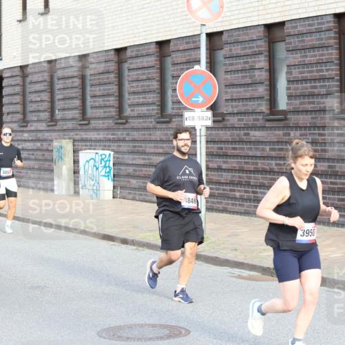 12.06.2026 - Holstenköstenlauf Andreas Tolksdorf http://msf.ph/oto/9746156 12.06.2026 19:12:19 Laufen 4617, 370, 3857, 10, 06, 15, 06, 26, 4846, 3950 meine-sportfotos.de