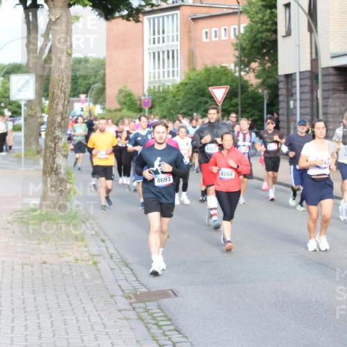 12.06.2026 - Holstenköstenlauf Andreas Tolksdorf http://msf.ph/oto/9746170 12.06.2026 19:12:29 Laufen 4267, 4693, 4268, 43, 3978 meine-sportfotos.de