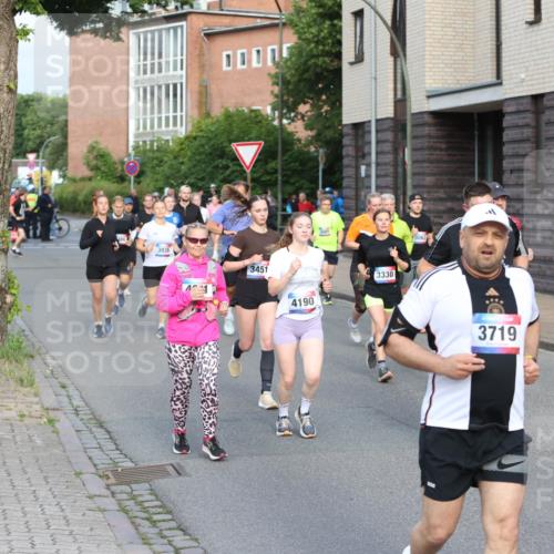 12.06.2026 - Holstenköstenlauf Andreas Tolksdorf http://msf.ph/oto/9746203 12.06.2026 19:12:52 Laufen 3939, 3451, 4190, 3330, 3063, 3719, 4160 meine-sportfotos.de