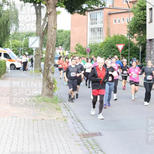 12.06.2026 - Holstenköstenlauf Andreas Tolksdorf http://msf.ph/oto/9746263 12.06.2026 19:13:26 Laufen 3933, 4257, 3183, 51, 4561, 3905 meine-sportfotos.de