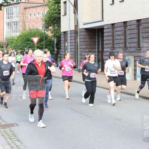 12.06.2026 - Holstenköstenlauf Andreas Tolksdorf http://msf.ph/oto/9746266 12.06.2026 19:13:28 Laufen 44, 4257, 3933, 3940, 4561, 3905, 3183, 10, 06 meine-sportfotos.de