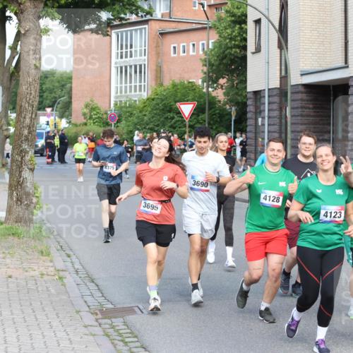 12.06.2026 - Holstenköstenlauf Andreas Tolksdorf http://msf.ph/oto/9746282 12.06.2026 19:13:37 Laufen 4375, 3695, 3690, 4128, 4133, 3182, 4123 meine-sportfotos.de