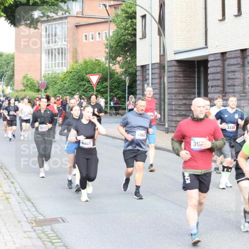 12.06.2026 - Holstenköstenlauf Andreas Tolksdorf http://msf.ph/oto/9746294 12.06.2026 19:13:51 Laufen 33, 3359, 3697, 4468, 250, 4864, 39, 3335, 34, 3372, 4708 meine-sportfotos.de