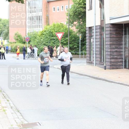12.06.2026 - Holstenköstenlauf Andreas Tolksdorf http://msf.ph/oto/9746350 12.06.2026 19:15:15 Laufen 3222, 3221 meine-sportfotos.de
