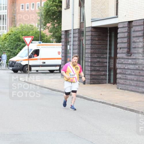 12.06.2026 - Holstenköstenlauf Andreas Tolksdorf http://msf.ph/oto/9746378 12.06.2026 19:16:20 Laufen 3207 meine-sportfotos.de